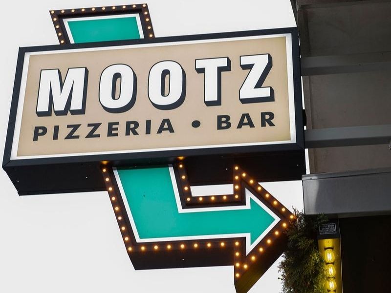 Mootz Pizzeria & Bar