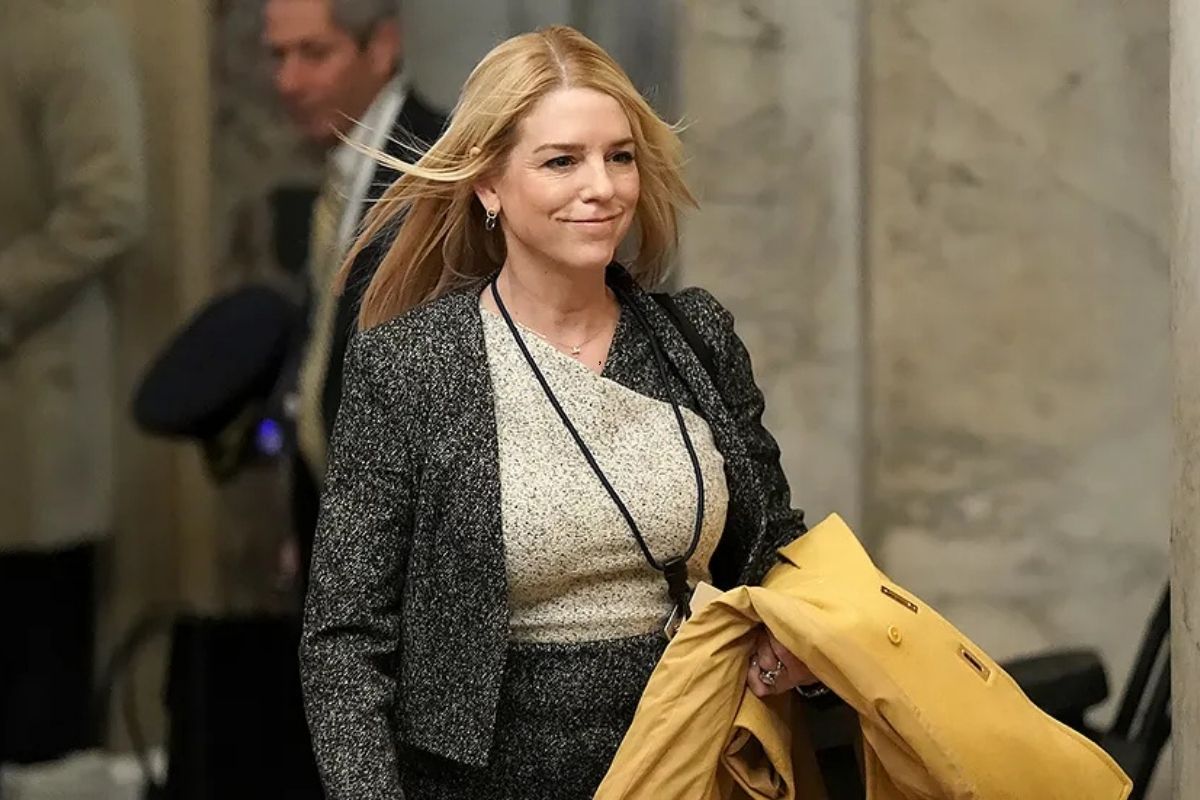 Pam bondi everything about her career measurements and net worth