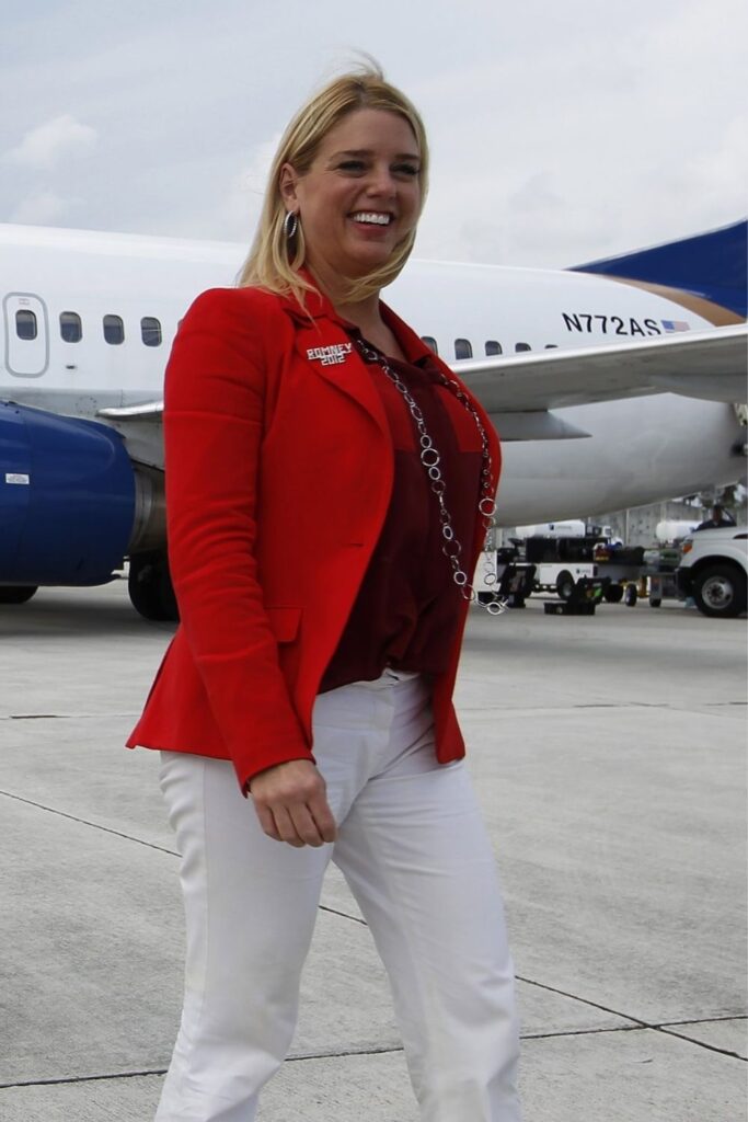 Pam Bondi height, she is standing at 5 feet 9 inches