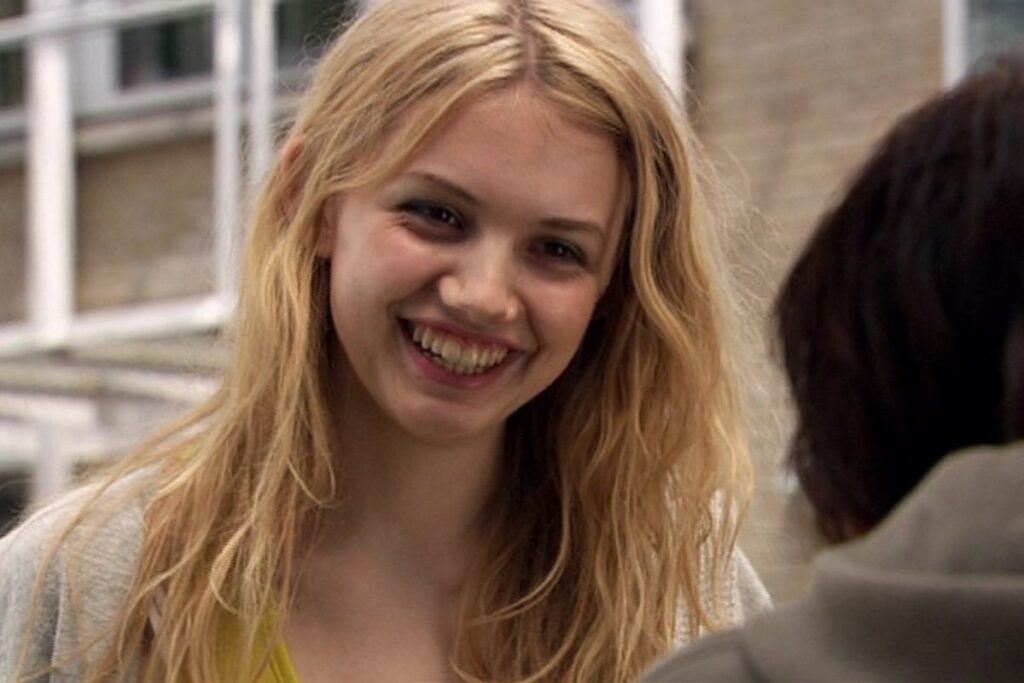 Hannah Murray's acting debut in "Skins" (2007–2008), as Cassie Ainsworth