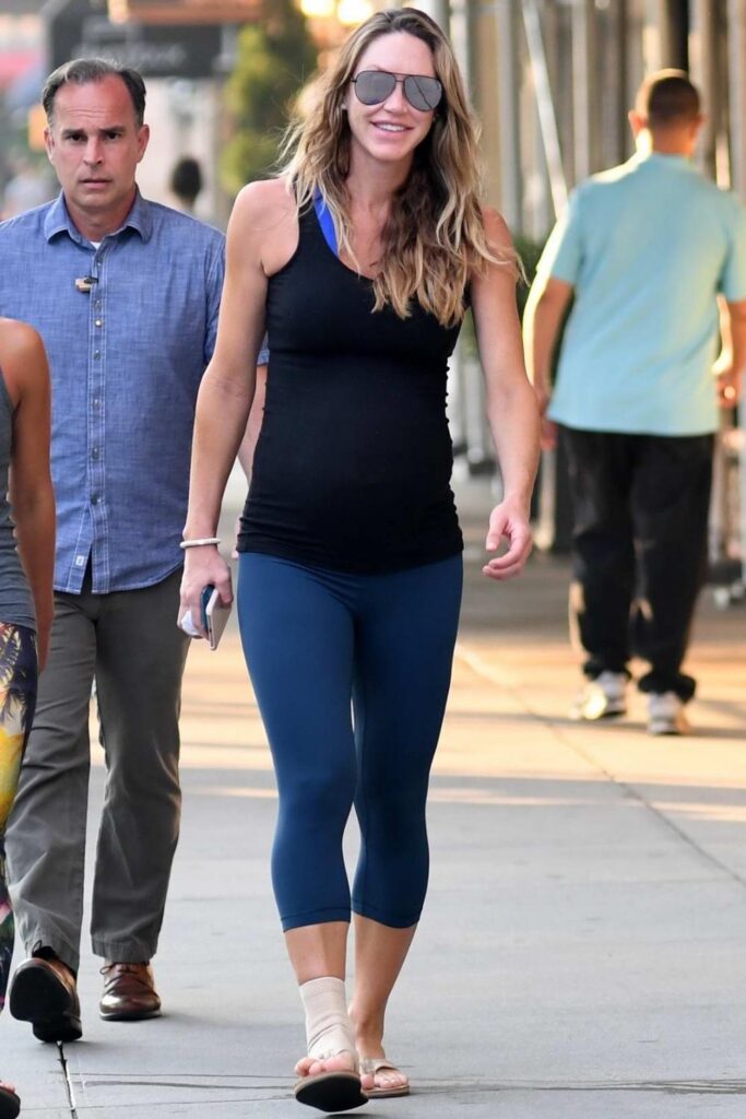 Lara Trump stands at 5 feet 8 inches (173 cm) tall