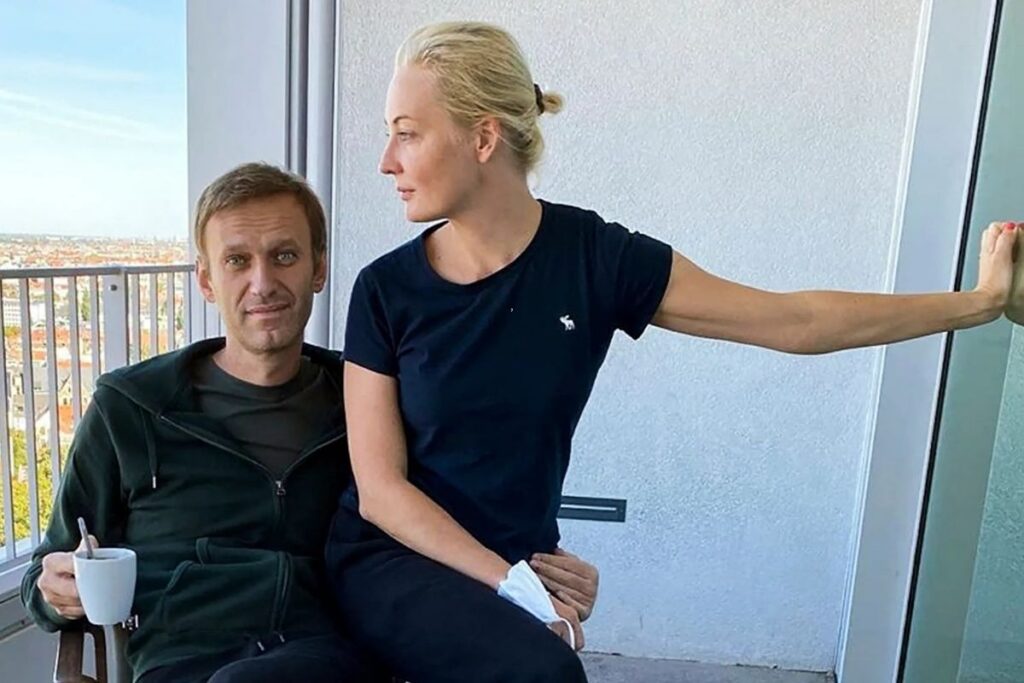 Yulia Navalnaya and Alexei Navalny married in 2000