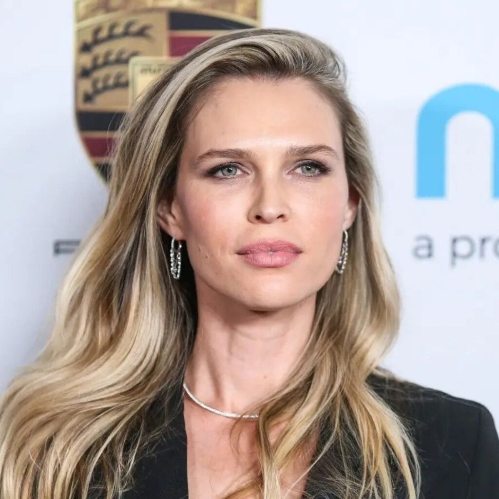 Sara Foster (age 43 years), born on February 5th, 1981