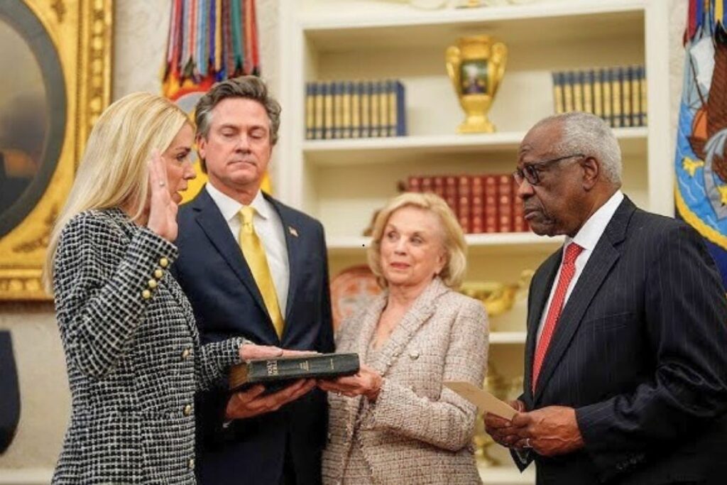 Pam Bondi Sworn in as U.S. Attorney General in the Oval Office by Justice Clarence Thomas