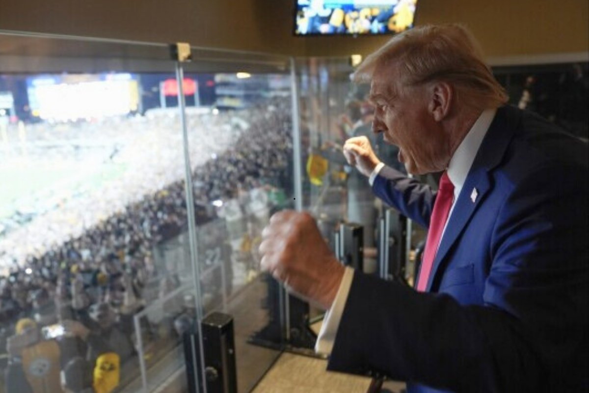 Super Bowl 2025: Donald Trump Makes History as First Sitting President to Attend