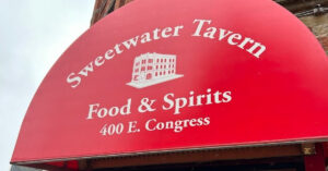 Sweetwater Tavern: Metro Detroit’s Ultimate Chicken Wing Destination